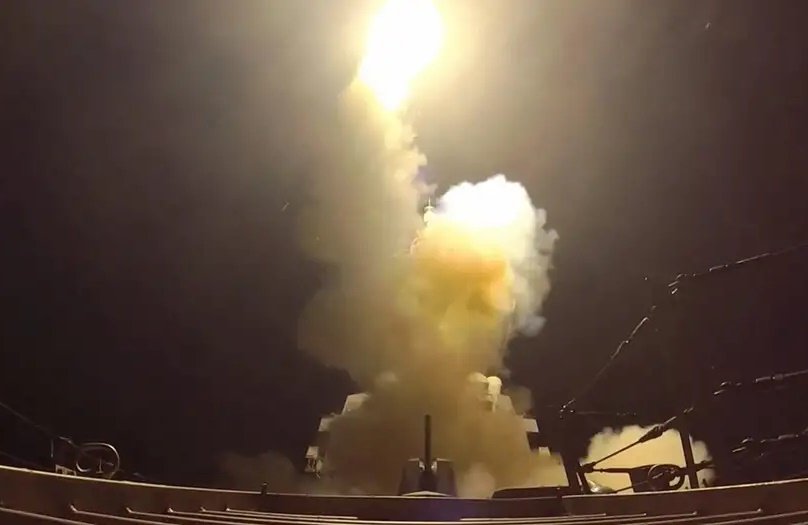 Estados Unidos ejecuta una nueva ola de bombardeos contra objetivos militares en Irán por tercera noche consecutiva 2 cats 40
