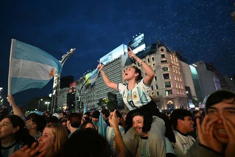 Argentina estalla en euforia y clasifica a la gran final del Mundial tras vencer a Inglaterra 1 cats 44