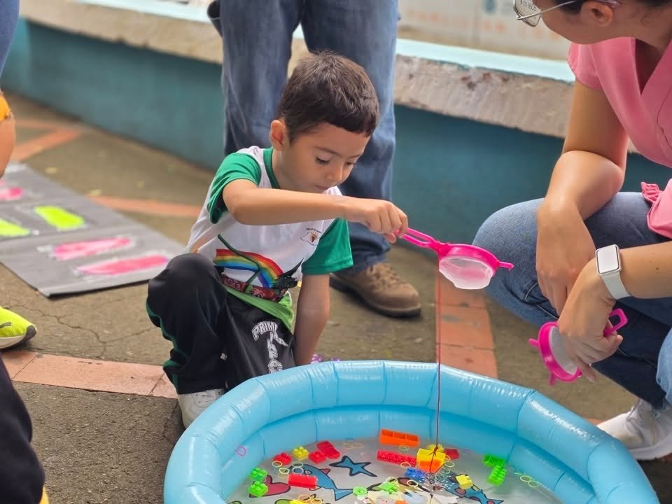 Más de 400 niños y sus familias disfrutan del décimo Festival del Juego en Chalatenango 2 dfasdfasdfasdf 1