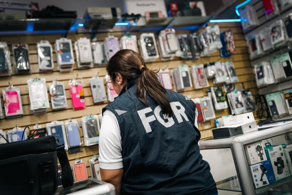 La Fiscalía General de la República desarticula una red de contrabando de celulares de alta gama y consolas de videojuegos 1 image 200