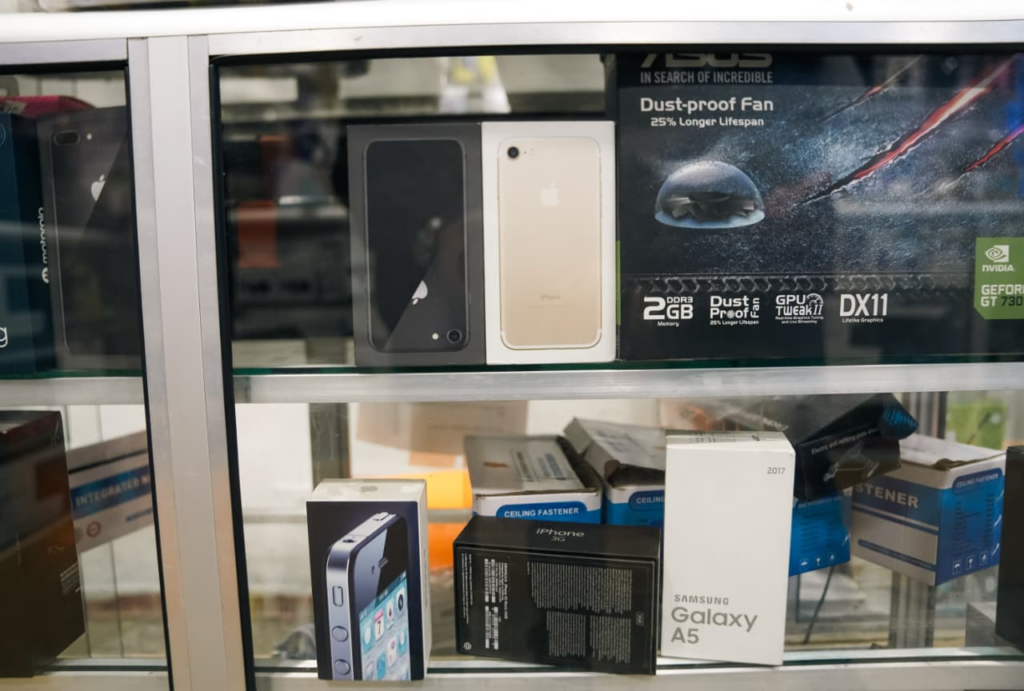 La Fiscalía General de la República desarticula una red de contrabando de celulares de alta gama y consolas de videojuegos 3 image 202
