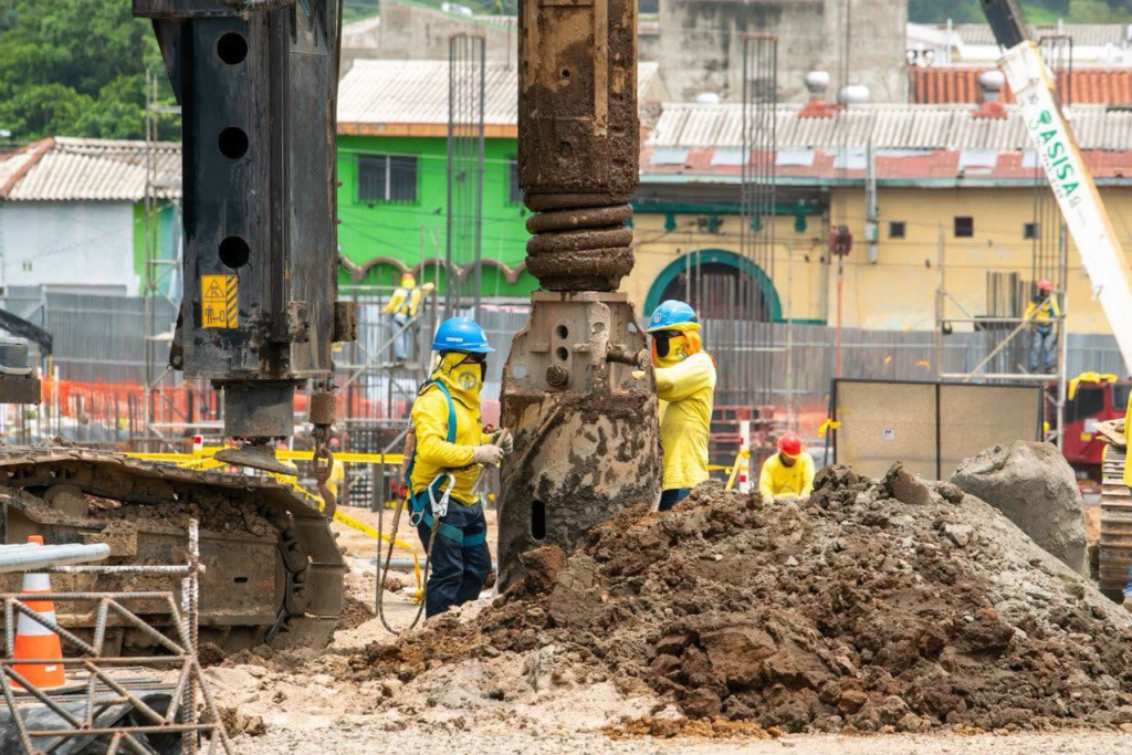 Avanza la construcción del moderno mercado de Santa Ana para beneficio de comerciantes y compradores 2 image 337