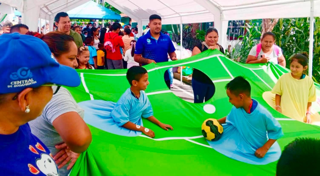 El Festival del Juego reúne a miles de niños y sus familias en jornadas de recreación en Usulután y Santa Ana 1 image 355