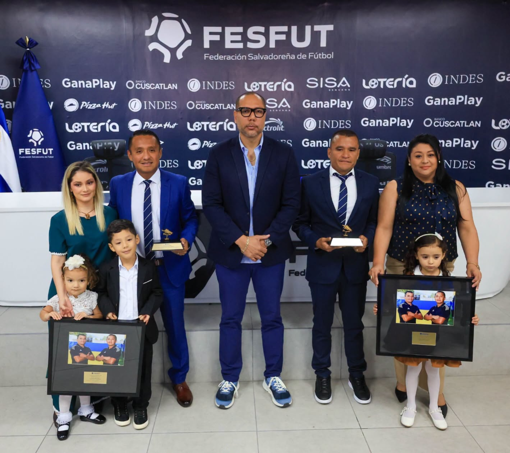 FESFUT rinde un emotivo homenaje a los árbitros Iván Barton y David Morán tras su brillante participación en el Mundial 2026 1 image 422