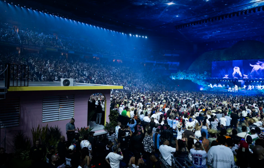 Bad Bunny concluye su monumental gira mundial marcando un hito histórico para la música latina 2 image 446