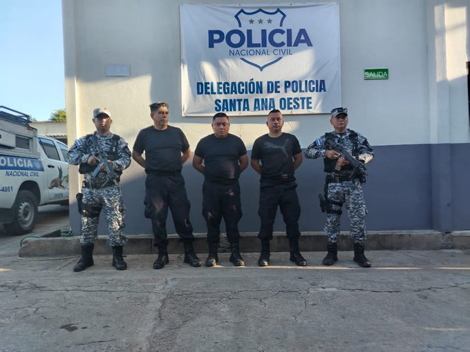 Capturan a tres agentes de la PNC tras exigir soborno a un conductor en Santa Ana 1 image 541