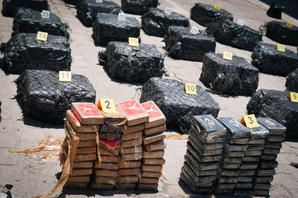 El Salvador supera las 14 toneladas de cocaína incautadas tras nuevo golpe al narcotráfico internacional 3 image 564