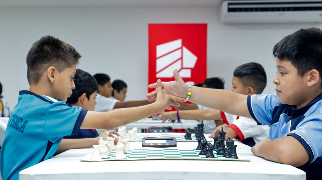 Cuatro estudiantes salvadoreños representarán al país en Colombia tras destacar en el Torneo Final Intercolegial de Ajedrez 2 1000180299