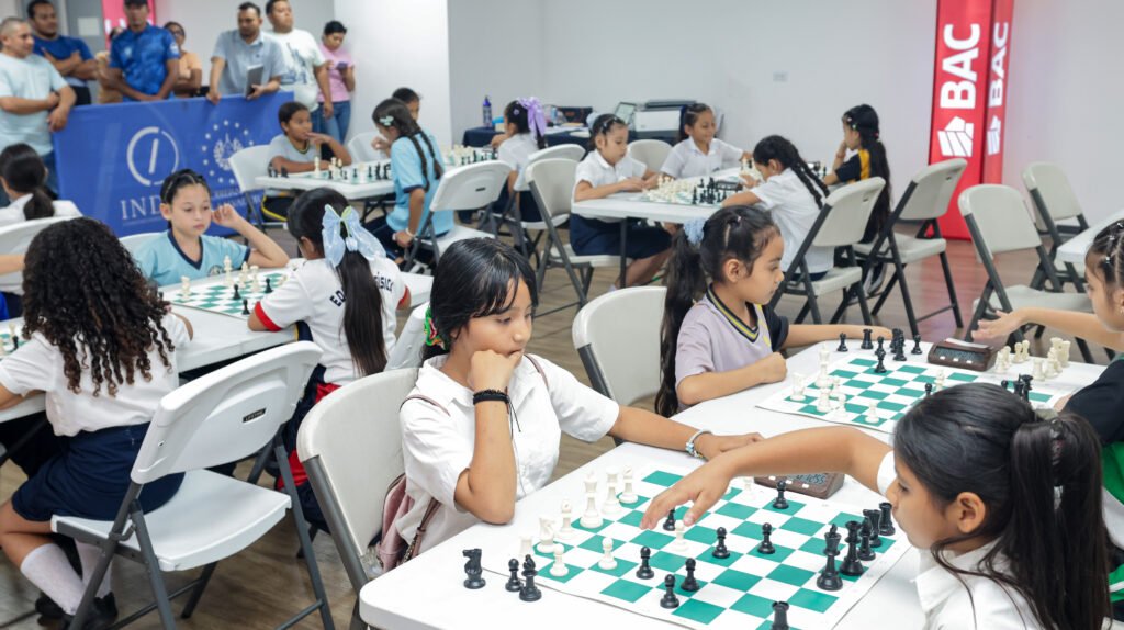 Cuatro estudiantes salvadoreños representarán al país en Colombia tras destacar en el Torneo Final Intercolegial de Ajedrez 4 1000180300