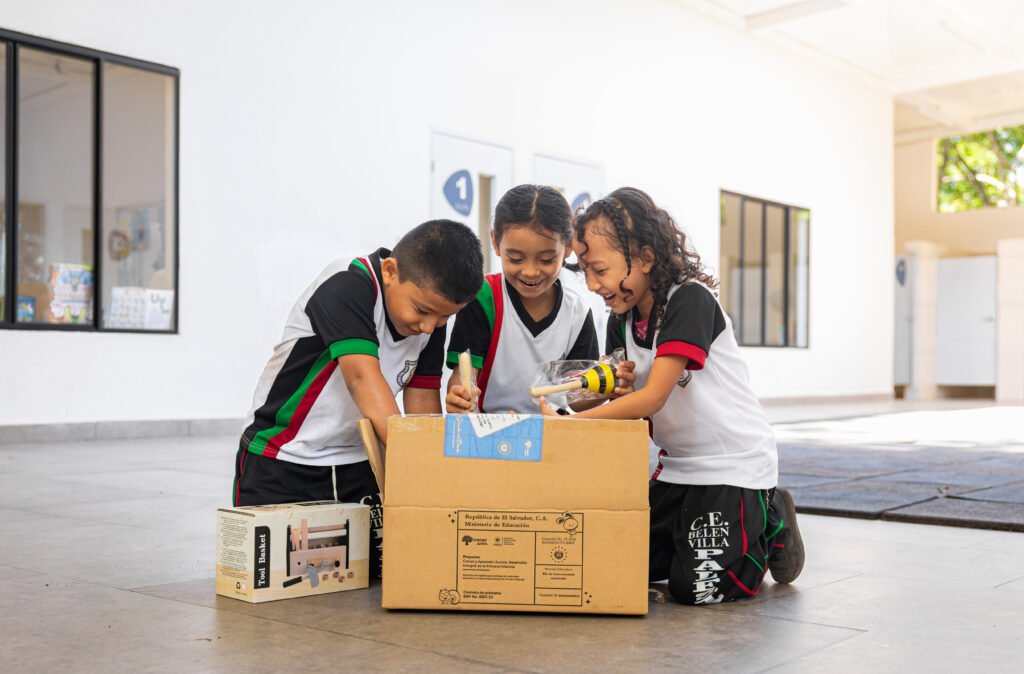 Despacho de la Primera Dama equipa el 100% de los centros escolares de Primera Infancia con libros, instrumentos musicales, juegos y material sensorial 11 1N0A68721
