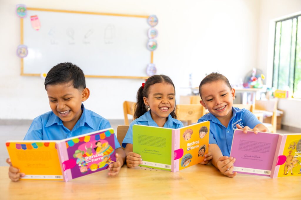 Despacho de la Primera Dama equipa el 100% de los centros escolares de Primera Infancia con libros, instrumentos musicales, juegos y material sensorial 1 1N0A73311