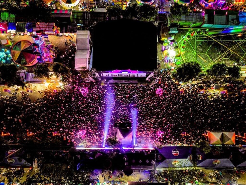 Sívarland se despide de las Fiestas Agostinas 2026 con un multitudinario concierto de Los Hermanos Flores 8 ASDFASDFASDFASD