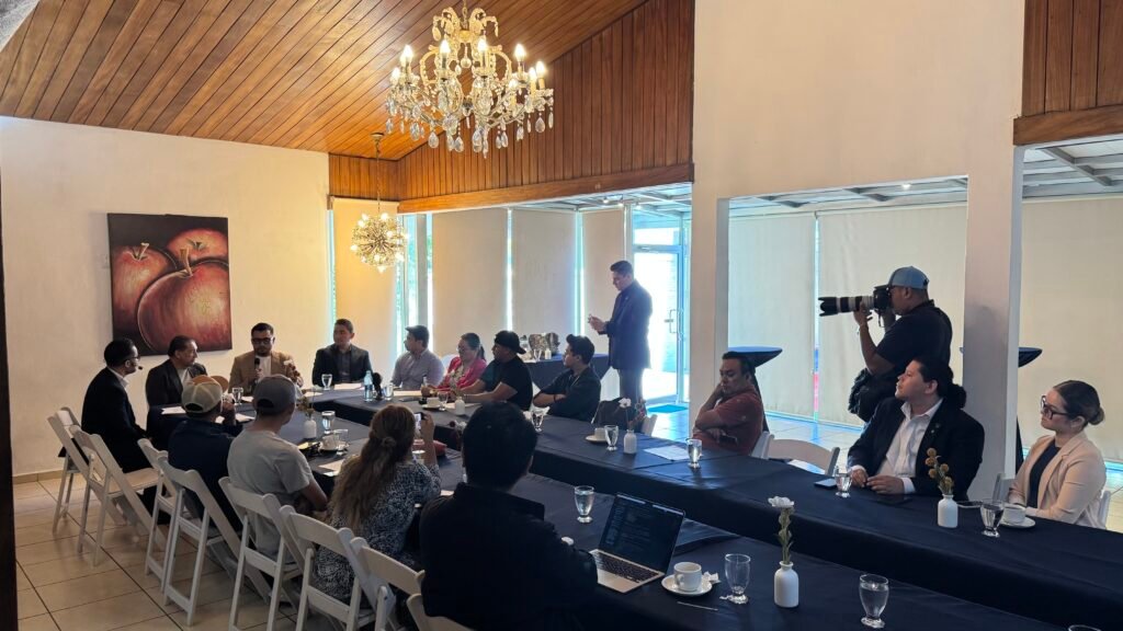 Innovación y economía colaborativa impulsan el diálogo sobre el futuro de la movilidad en El Salvador 2 Dialogo imagen 4