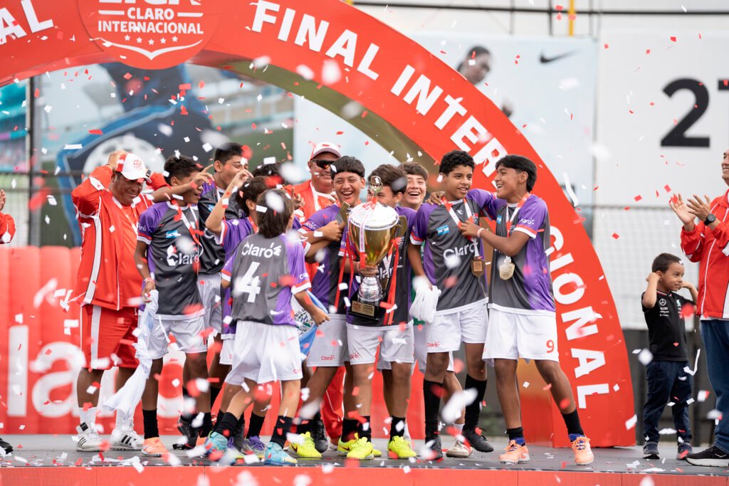 Los HALCONES F.C. triunfan en la SUPER LIGA CLARO INTERNACIONAL y viven una experiencia inolvidable en Guatemala 1 EL SALVADOR U13 GANA EN GUATEMALA