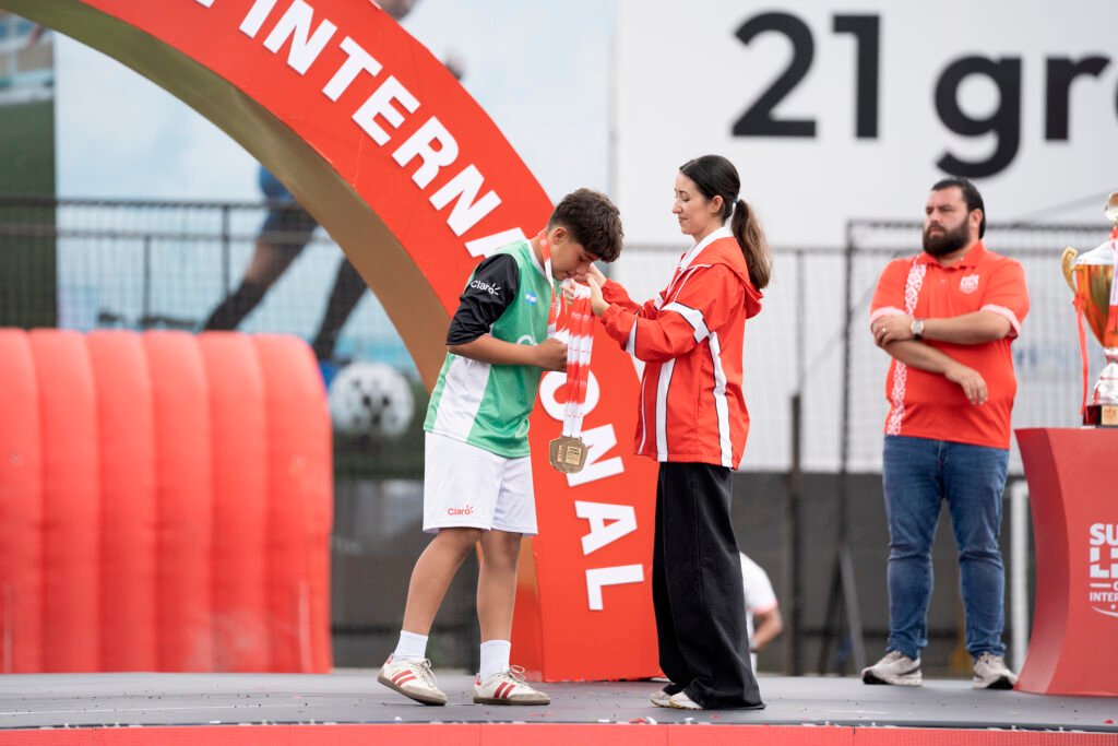 Los HALCONES F.C. triunfan en la SUPER LIGA CLARO INTERNACIONAL y viven una experiencia inolvidable en Guatemala 2 SUPER LIGA CLARO INTERNACIONAL 4