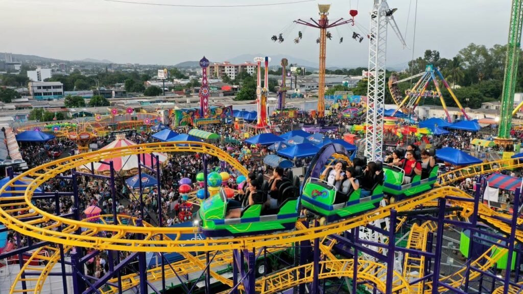 Sívarland se despide de las Fiestas Agostinas 2026 con un multitudinario concierto de Los Hermanos Flores 2 catsDSD