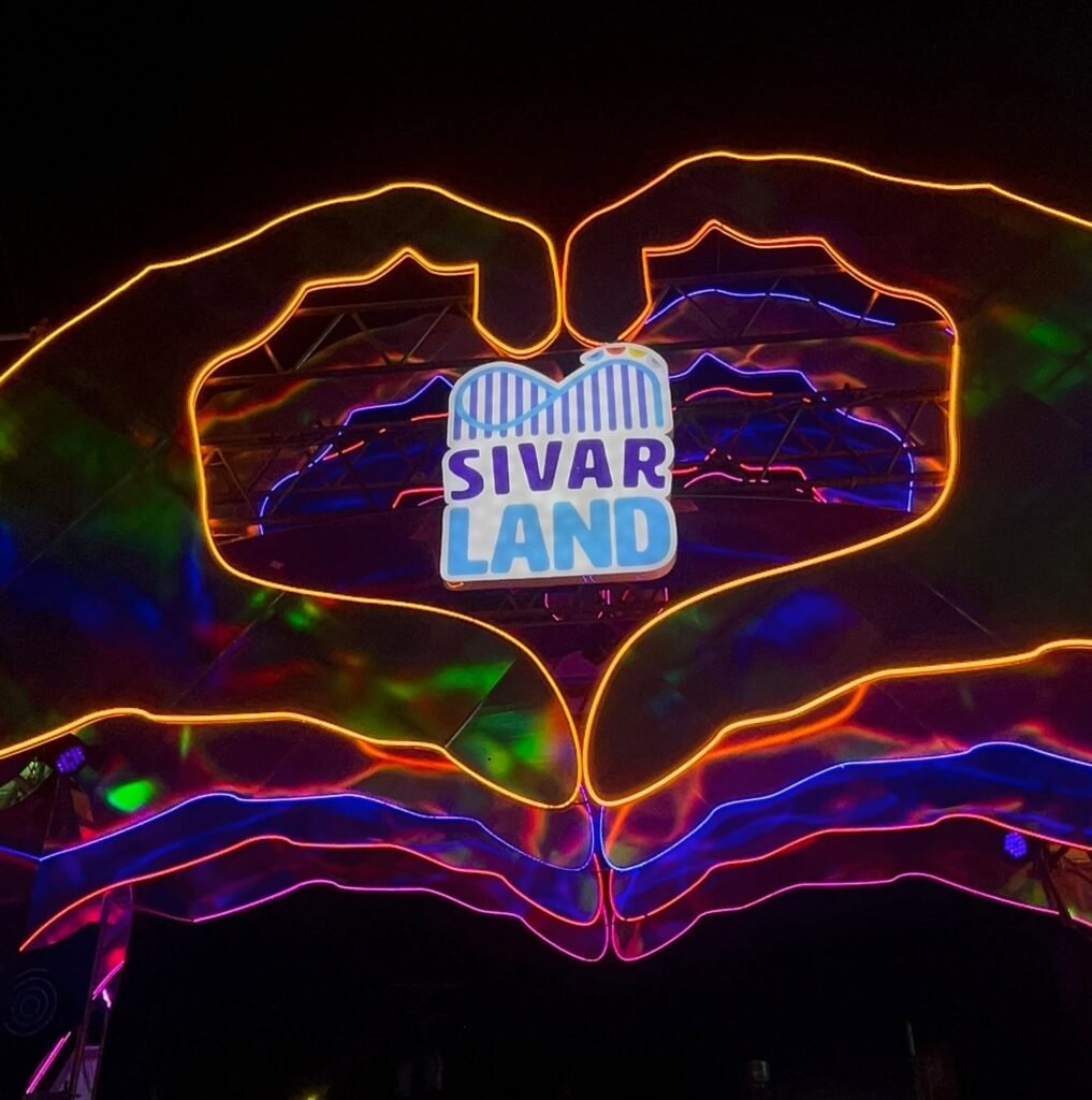 Sívarland se despide de las Fiestas Agostinas 2026 con un multitudinario concierto de Los Hermanos Flores 5 catsSS