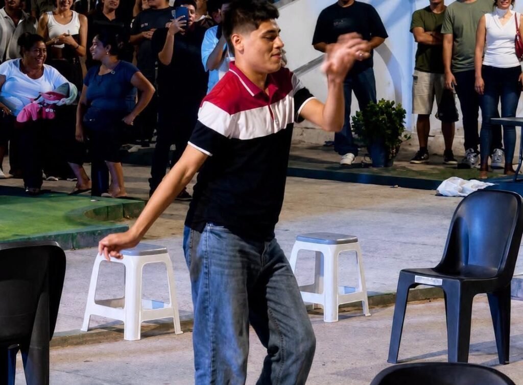 Jóvenes de Zacatecoluca participan en la primera y peculiar batalla de "Farmear Aura" 2 catsdfaad