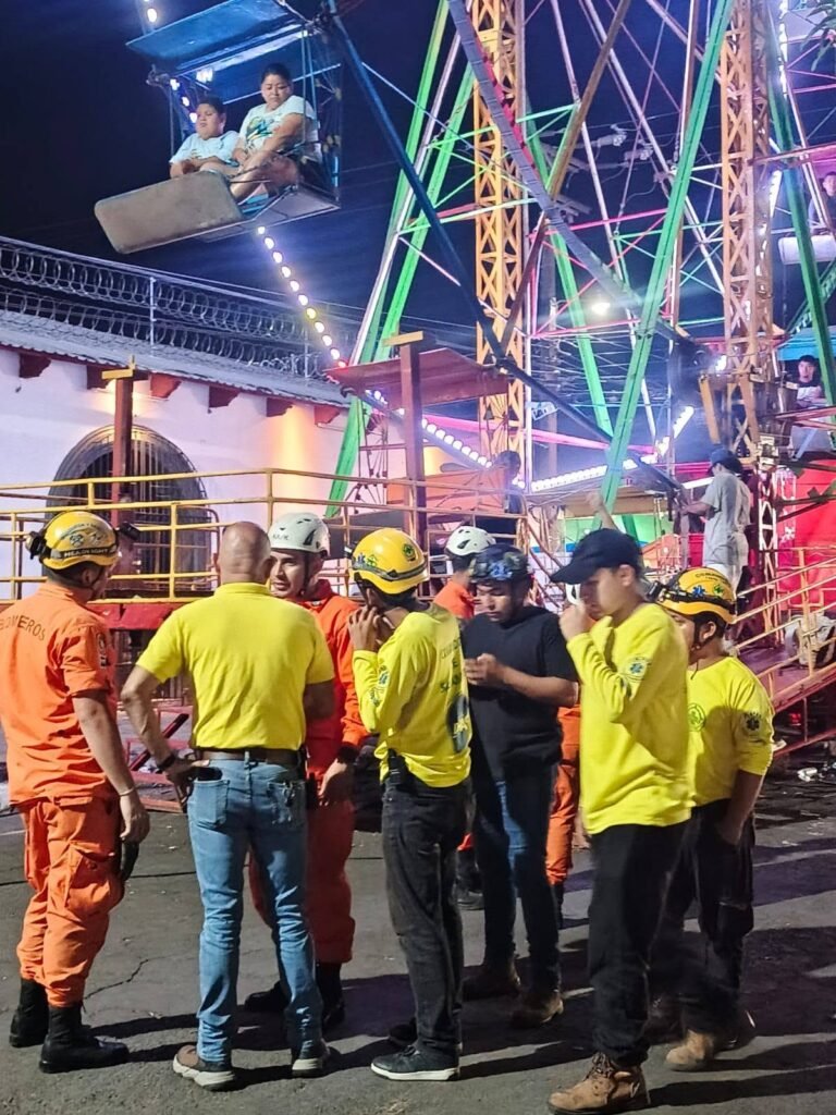 Falla mecánica en la "Chicago" deja atrapadas a 18 personas en Izalco, Sonsonate 2 catsdfsd