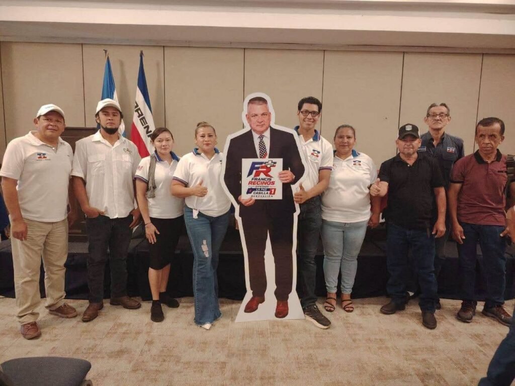 Candidato de ARENA envía una figura de cartón a la convención partidaria 1 catsdsfasdfas
