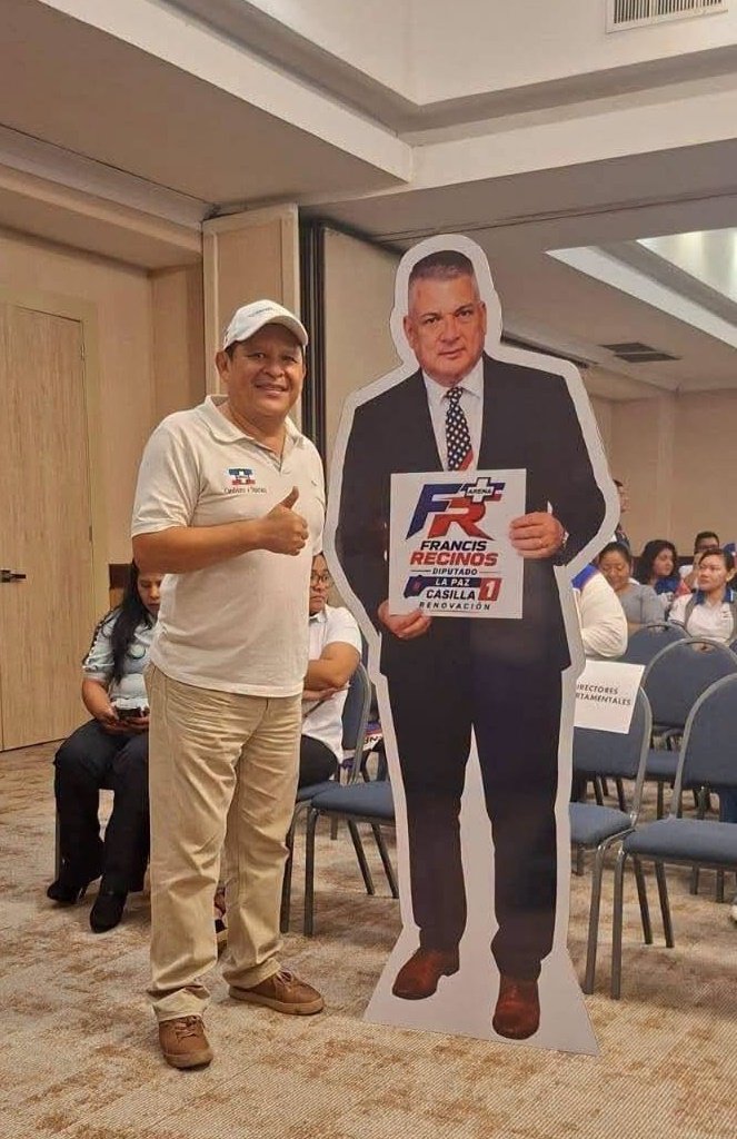 Candidato de ARENA envía una figura de cartón a la convención partidaria 2 fdsfds
