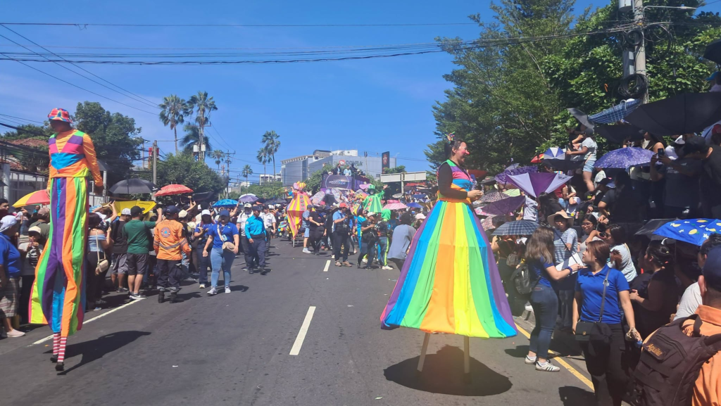 San Salvador da inicio a las Fiestas Agostinas con la tradicional alborada y un multitudinario Desfile del Correo 10 image 13