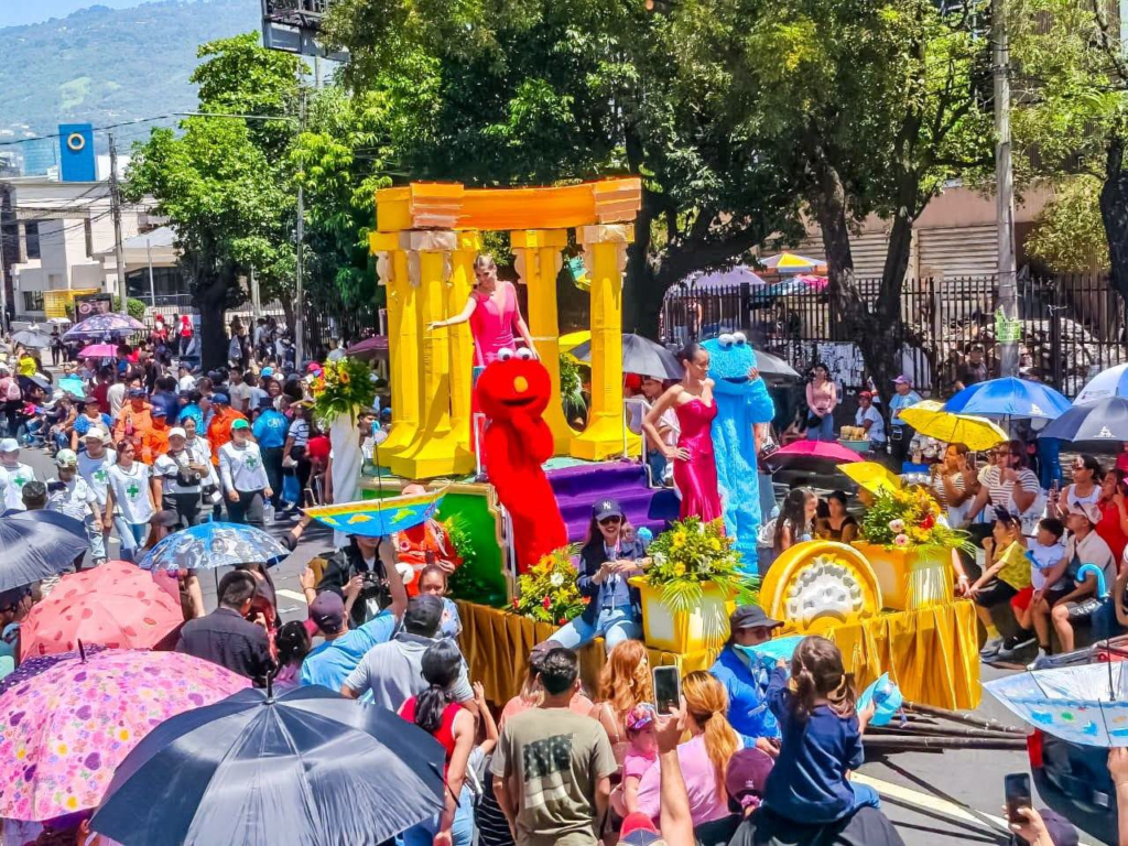 San Salvador da inicio a las Fiestas Agostinas con la tradicional alborada y un multitudinario Desfile del Correo 8 image 17