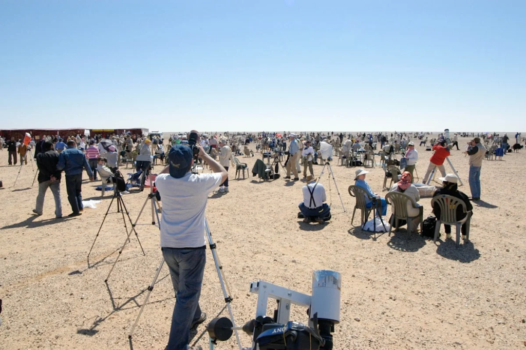 Cazadores de eclipses alistan su viaje a España para presenciar un fenómeno único 1 image 180