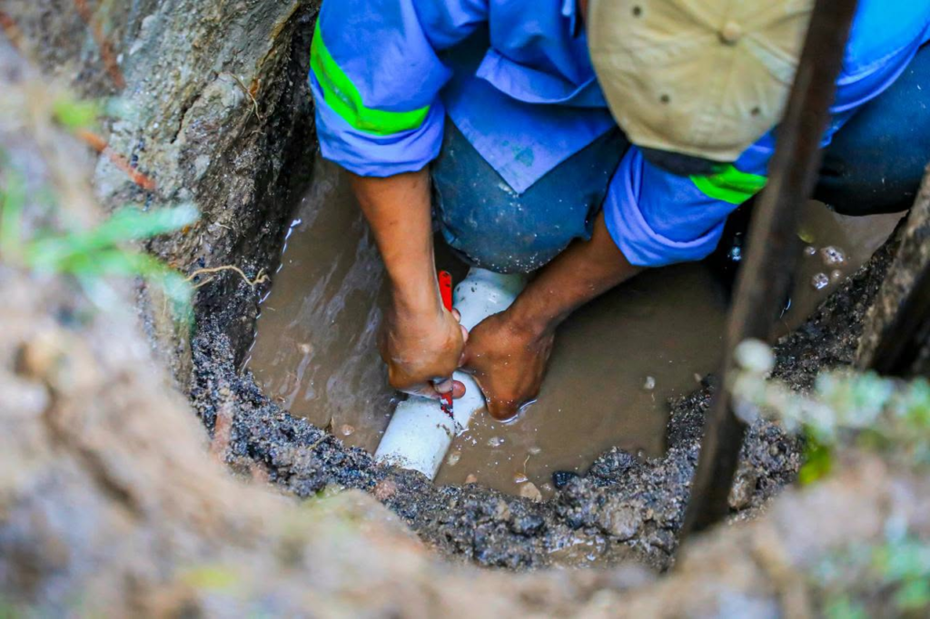 ANDA repara exitosamente dos fugas de agua potable en Antiguo Cuscatlán 1 image 201
