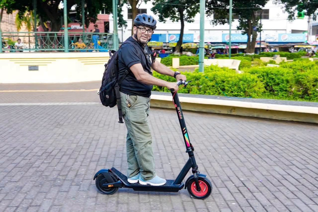 Santa Ana Centro implementa scooters eléctricos para optimizar las labores de limpieza urbana 2 image 322