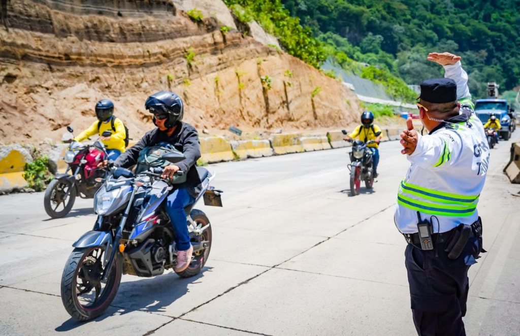Gobierno de El Salvador habilita en tiempo récord el paso vehicular en Los Chorros 1 image 490