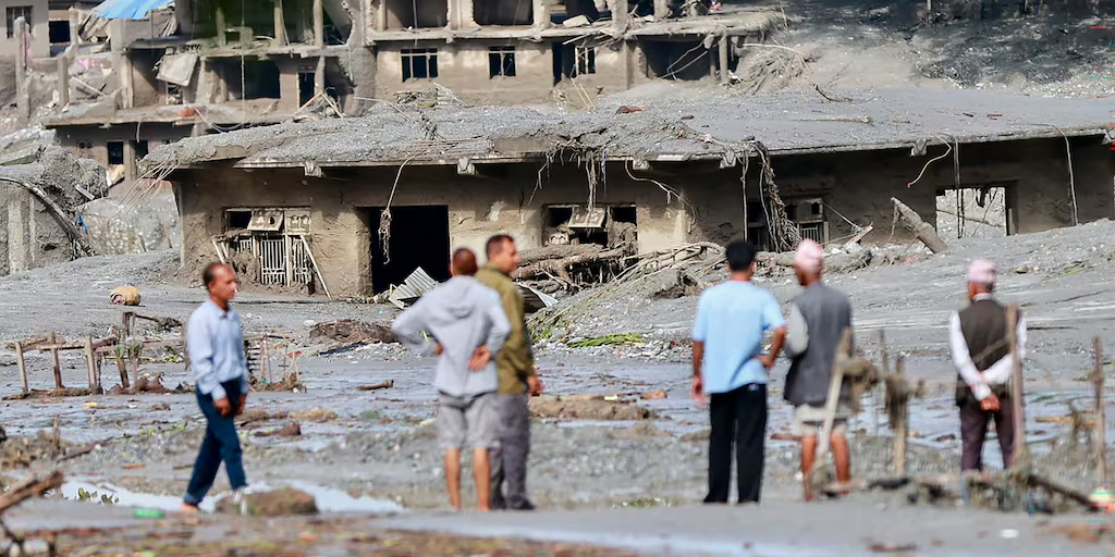 Nepal busca desesperadamente a más de 4 mil desaparecidos tras devastador alud 2 image 497
