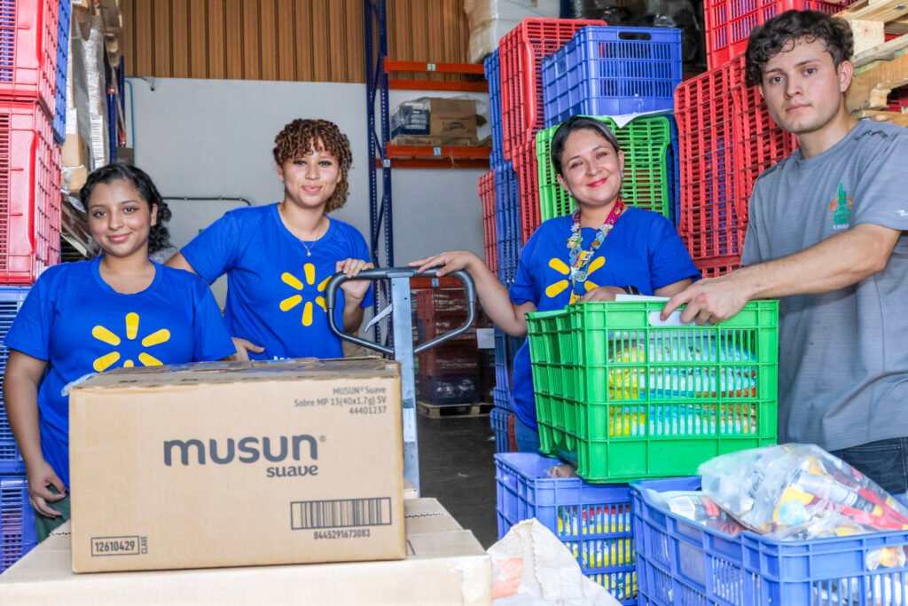 Asociados de nuevas Maxi Despensa se suman a jornadas de voluntariado por apertura en beneficio de más de 2,600 salvadoreños 3 9P8A0219