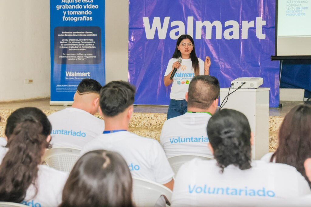 Asociados de nuevas Maxi Despensa se suman a jornadas de voluntariado por apertura en beneficio de más de 2,600 salvadoreños 5 9P8A0469
