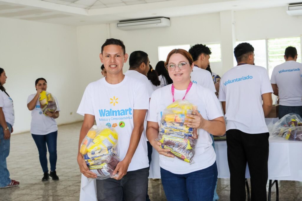 Asociados de nuevas Maxi Despensa se suman a jornadas de voluntariado por apertura en beneficio de más de 2,600 salvadoreños 4 9P8A0742 1