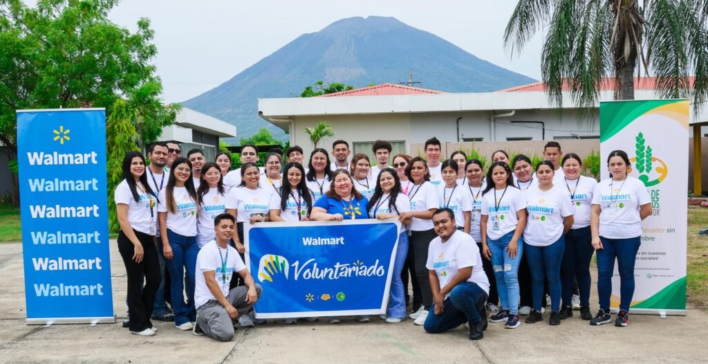 Asociados de nuevas Maxi Despensa se suman a jornadas de voluntariado por apertura en beneficio de más de 2,600 salvadoreños 1 9P8A0825