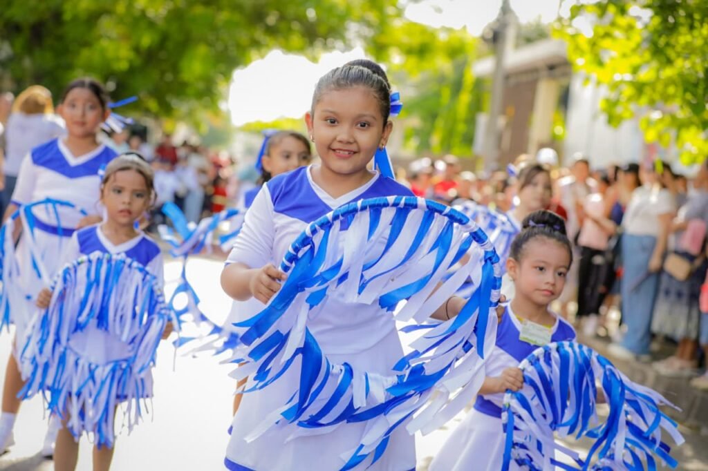 Primera Dama Gabriela de Bukele participa en Desfile de Primera Infancia; más de 155 mil niños desfilan a nivel nacional 5 Apopa San Salvador