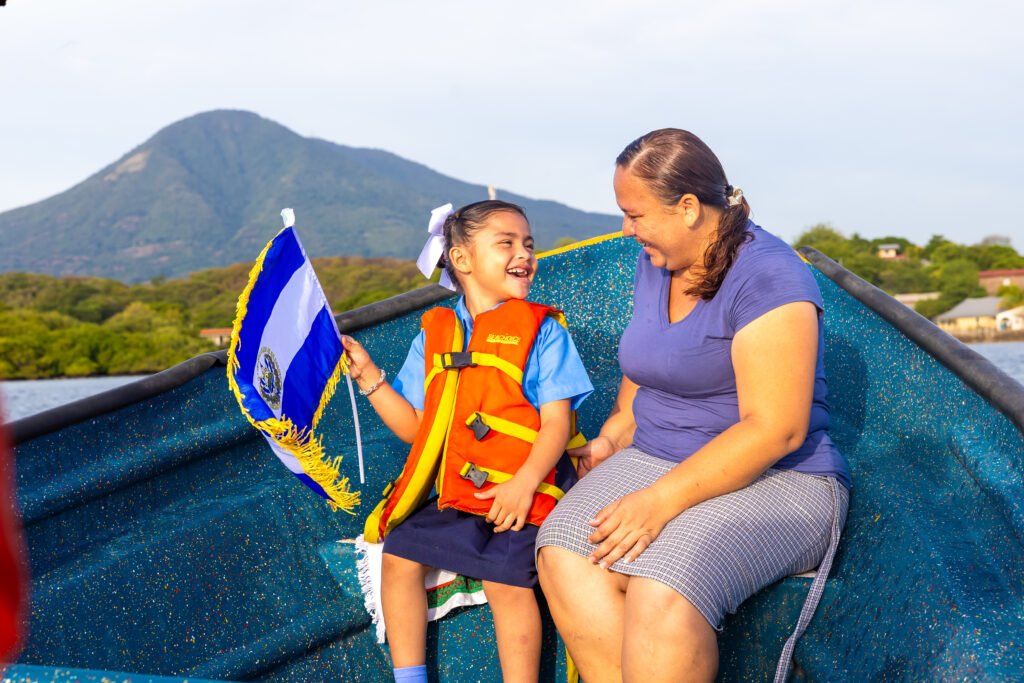 Primera Dama Gabriela de Bukele participa en Desfile de Primera Infancia; más de 155 mil niños desfilan a nivel nacional 2 Isla Zacatillo La Union2