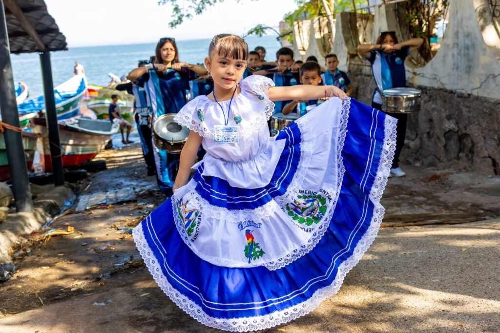 Primera Dama Gabriela de Bukele participa en Desfile de Primera Infancia; más de 155 mil niños desfilan a nivel nacional 13 Izla Zacatillo La Union