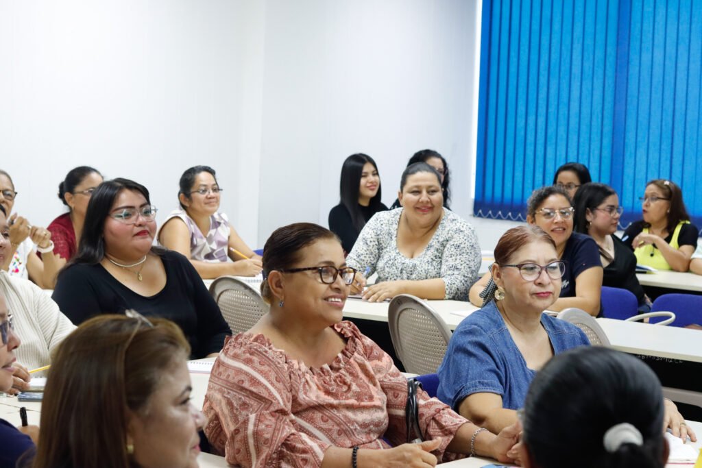 Docentes de San Miguel se forman para implementar el Nuevo Currículo Nacional de Primera Infancia 2 MG 8173