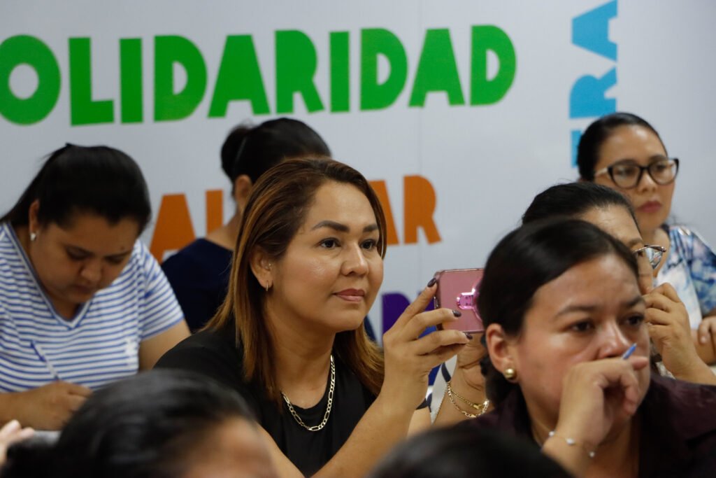 Docentes de San Miguel se forman para implementar el Nuevo Currículo Nacional de Primera Infancia 6 MG 8854
