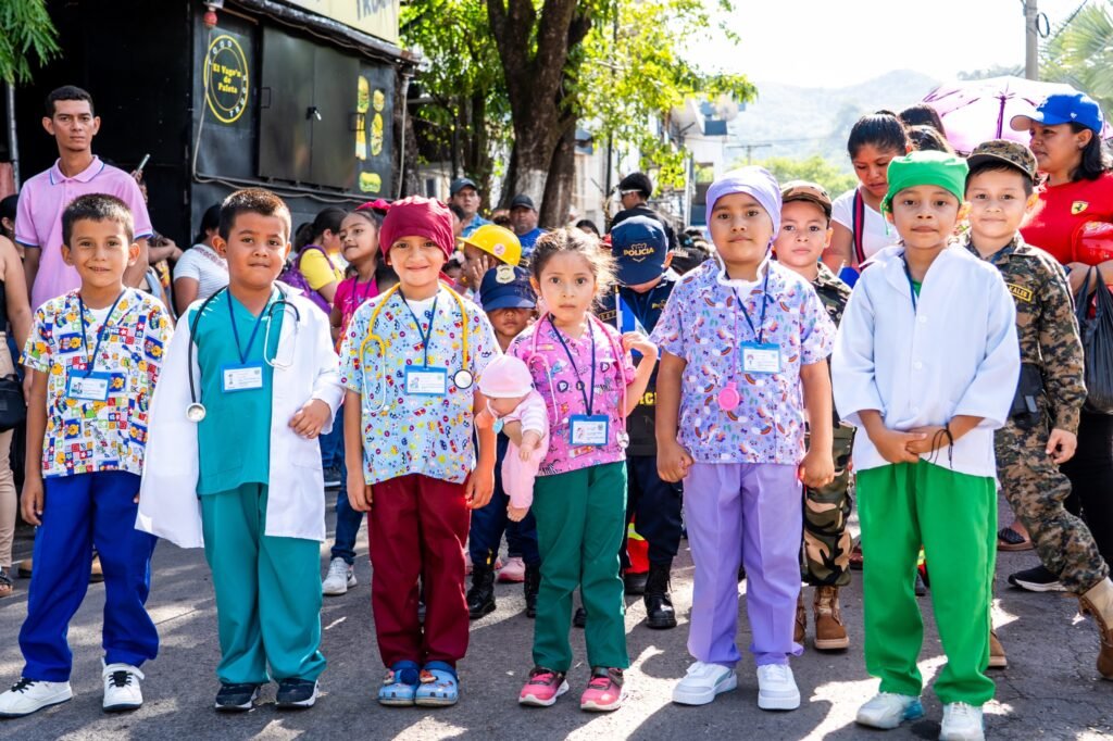 Primera Dama Gabriela de Bukele participa en Desfile de Primera Infancia; más de 155 mil niños desfilan a nivel nacional 6 Morazan3