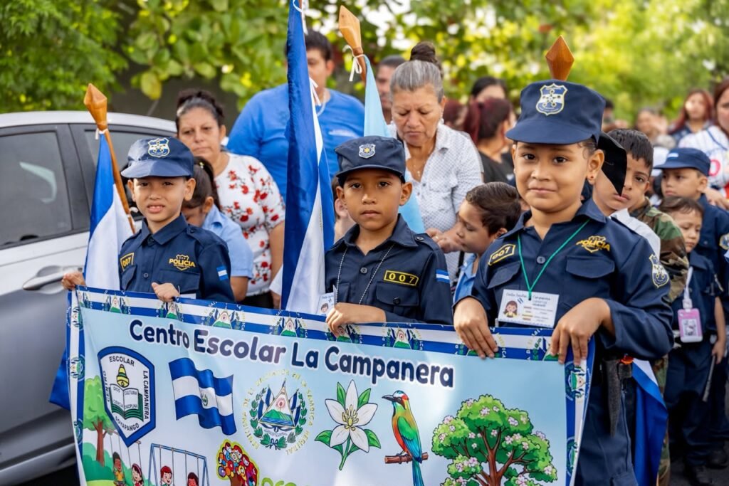 Primera Dama Gabriela de Bukele participa en Desfile de Primera Infancia; más de 155 mil niños desfilan a nivel nacional 7 San Salvador3