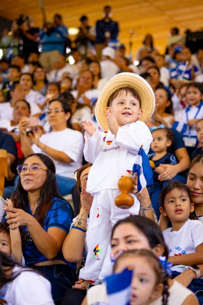 Primera Dama Gabriela de Bukele participa en Desfile de Primera Infancia; más de 155 mil niños desfilan a nivel nacional 11 San Salvador