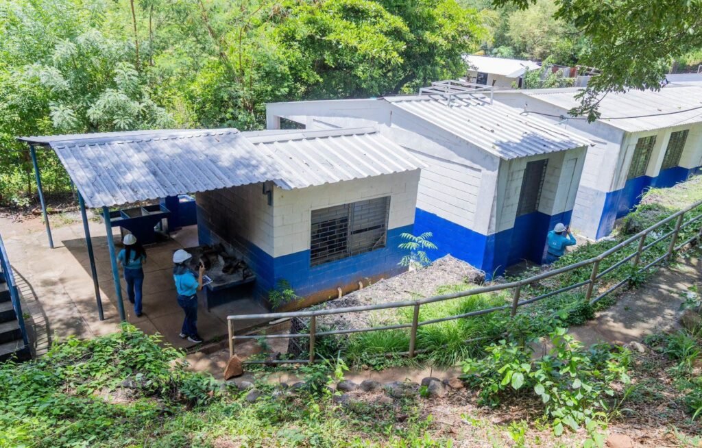 La DOM y el MOP inician estudios para renovar acceso y escuela en Las Canoas 5 afewew