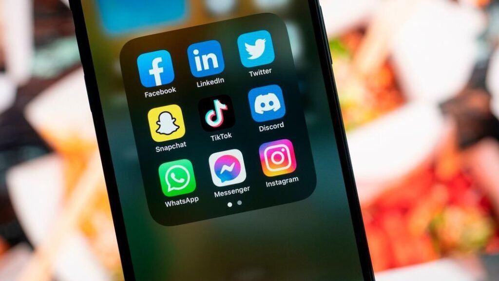 Australia propone una ley para permitir a los usuarios desactivar los algoritmos de las redes sociales 1 cats 9