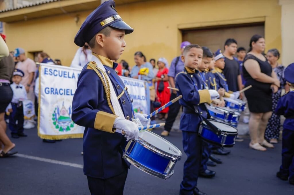 Más de 155,000 niños celebran la independencia en el Desfile Nacional de Primera Infancia 9 catsdfadafasdf