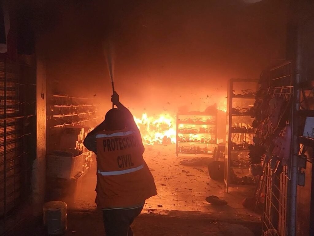 Incendio destruye locales comerciales en el centro de Santa Rosa de Lima 1 catsdfasdfasd 1