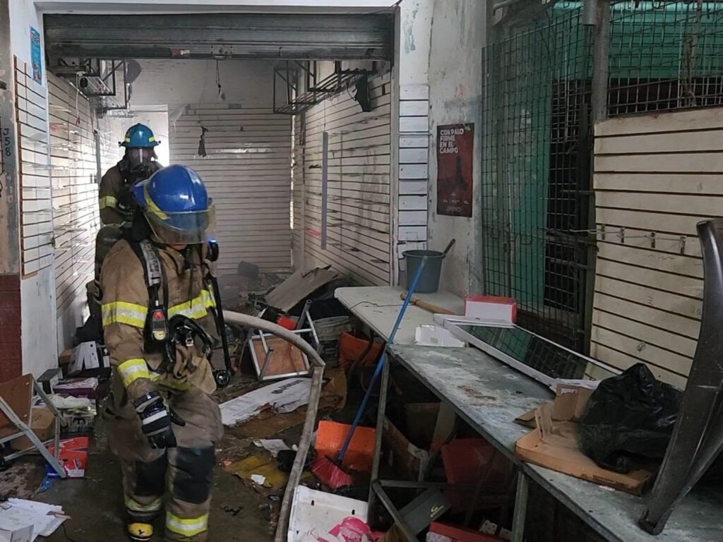 Incendio destruye locales comerciales en el centro de Santa Rosa de Lima 4 catsfasdfasdds