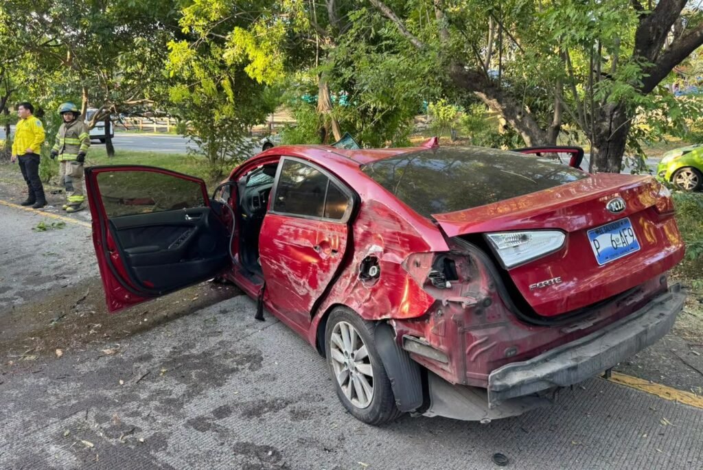 Accidente en la carretera a Comalapa deja a un conductor hospitalizado 4 catsfasfds